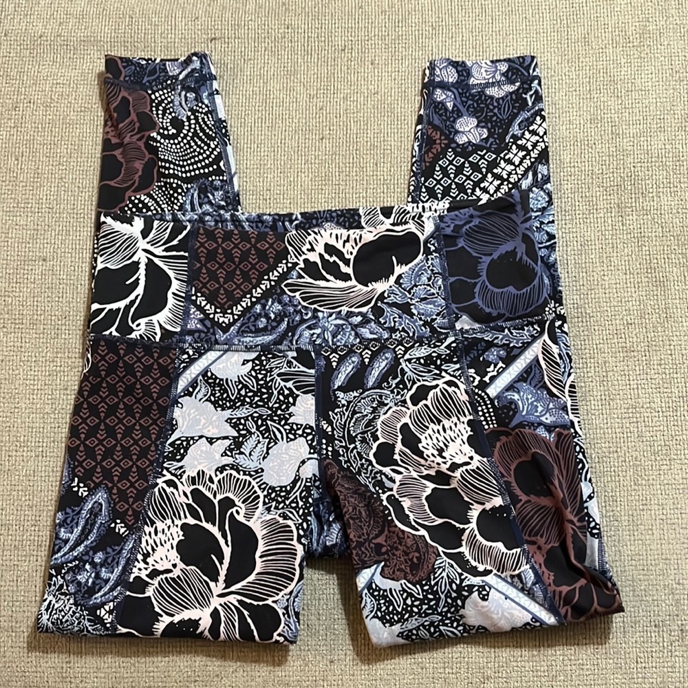 Athleta 7/8ths Length Patterned Leggings